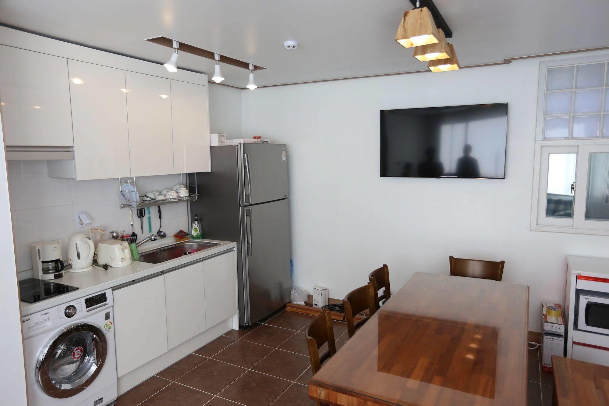 Cube Guesthouse Сеул Экстерьер фото